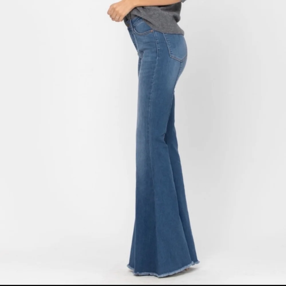 Women’s Judy Blue 70s,Highrise, Bell Bottom Flared Jeans - Picture 4 of 16